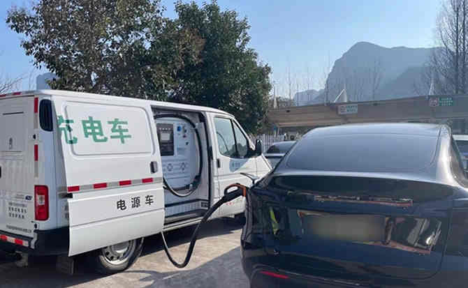 平南汽车搭电